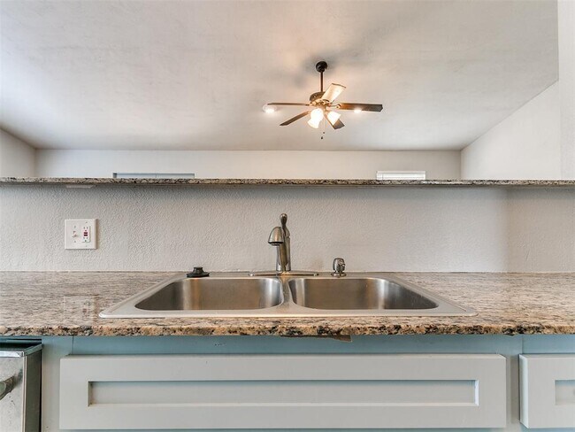 Building Photo - 117 Sonora