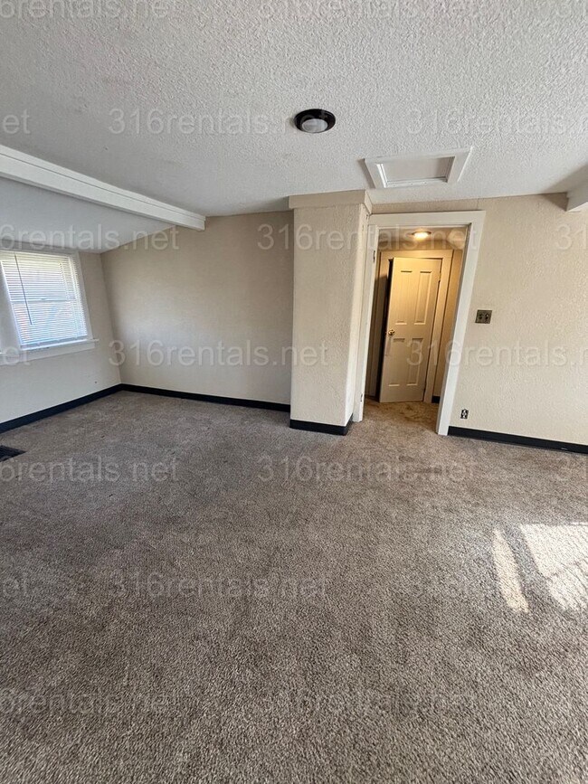 Building Photo - Rental Available NOW!