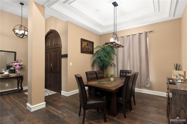 Building Photo - 3202 W San Luis Cir