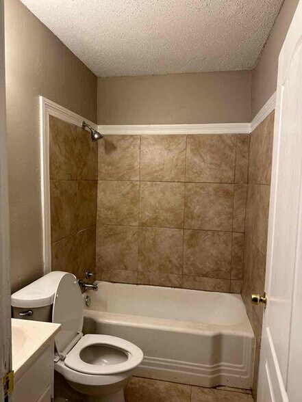 Building Photo - 769 Hilton St