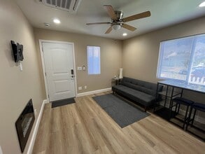 Building Photo - 324 Nassau Ln