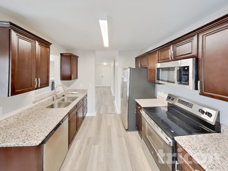 Building Photo - 301 Bedford Park Dr