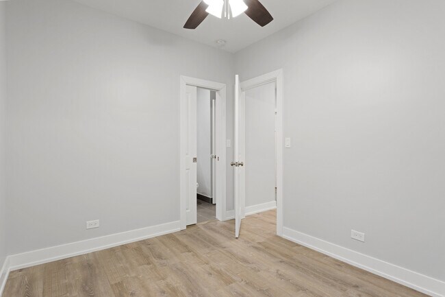 Building Photo - 6118 N Winthrop Ave