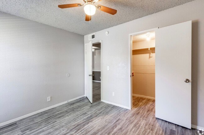 Building Photo - 5307 E 47th Pl