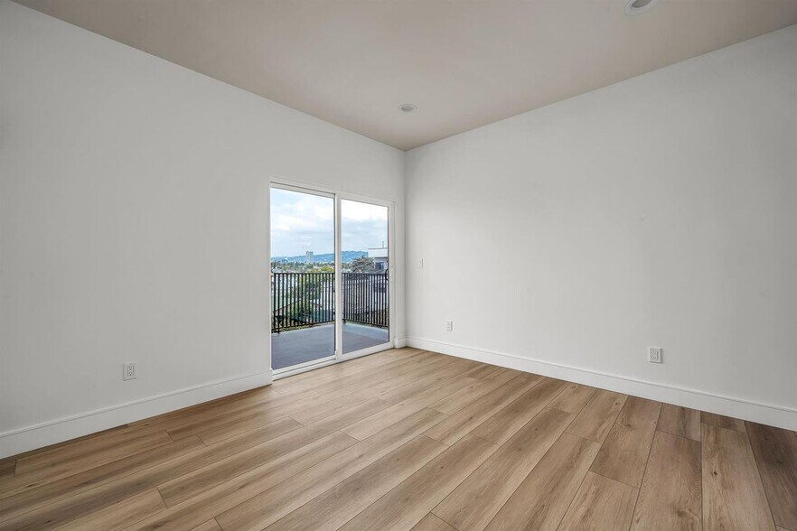 Building Photo - 4073 Saturn St