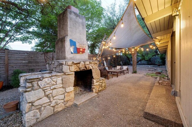 Building Photo - 2301 Westway Cir