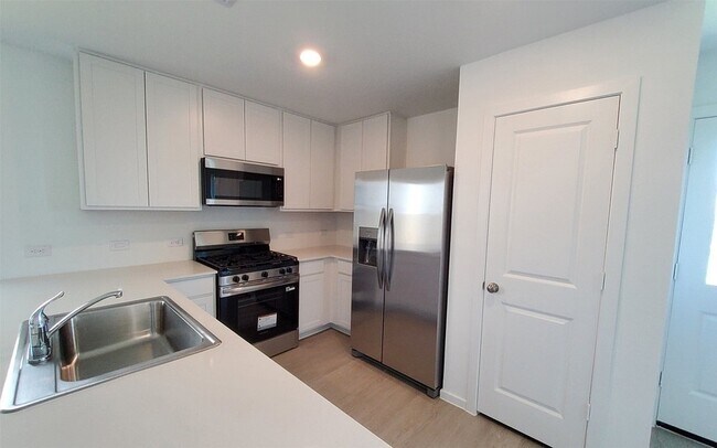 Building Photo - 26810 Scarlet Willow Dr