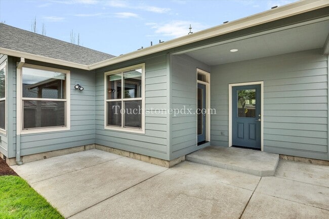 Building Photo - Radiant 3-bedroom Home in Downtown Canby