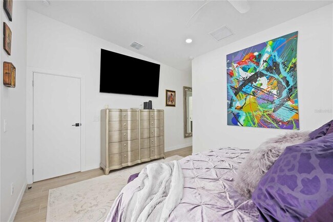 Building Photo - 7520 N Coolidge Ave