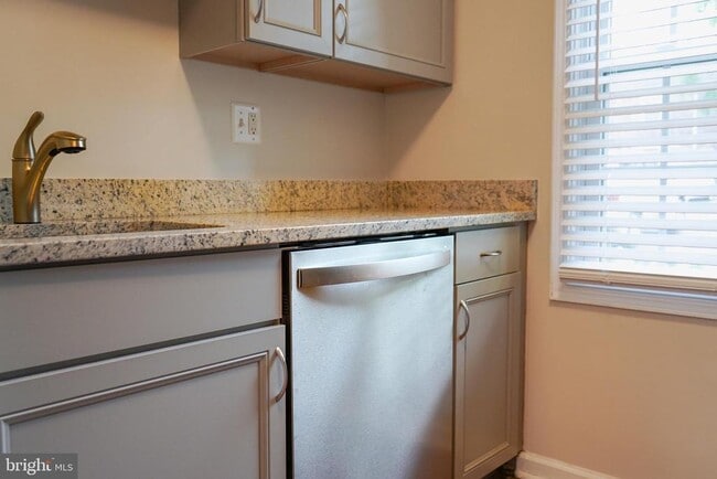 Building Photo - 8414 Penshurst Dr