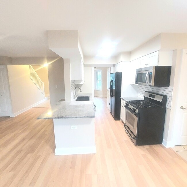 Building Photo - 617 Yale Ln