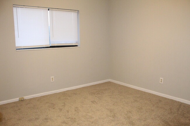 Building Photo - 1007 Windsong Cir