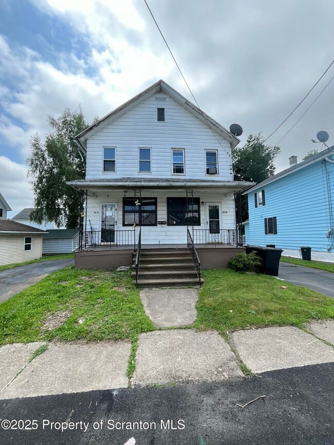 Primary Photo - 161 E Parker St