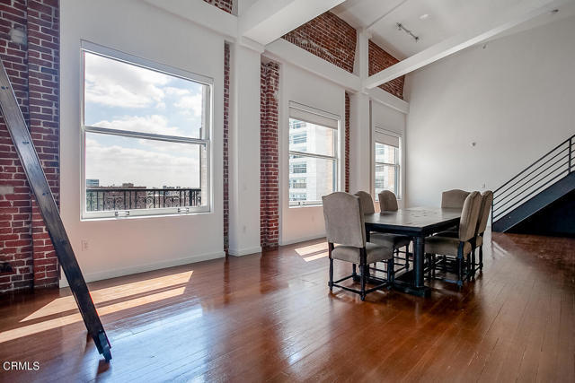 Building Photo - 257 S Spring St