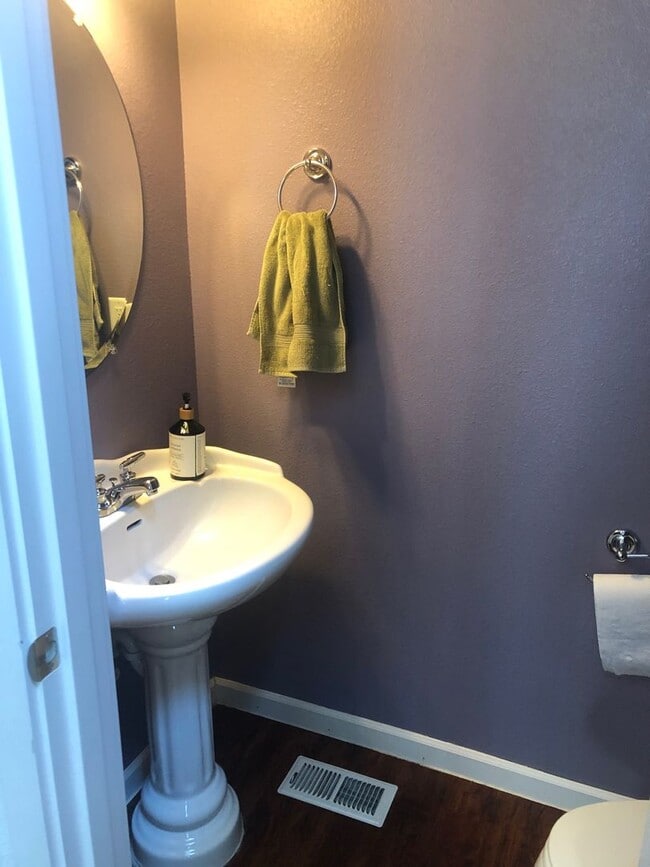 Building Photo - 4 bedroom 2.5 bath home for rent in Quincy