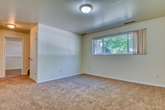 Building Photo - Fantastic Home In Village Seven For Rent