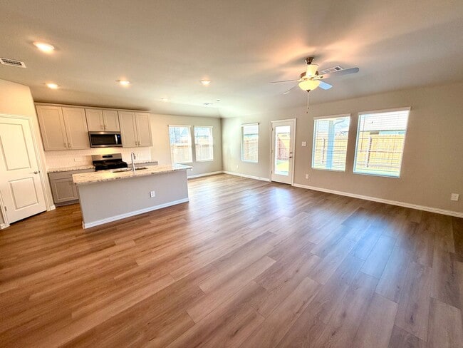 Building Photo - 600 Tidal Dr