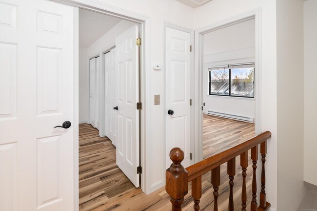 Building Photo - 8 Driftway Rd