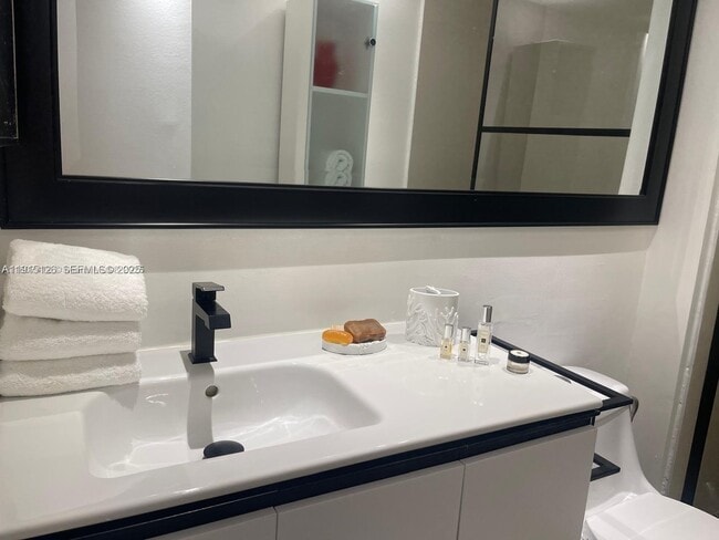 Building Photo - 20301 W Country Club Dr