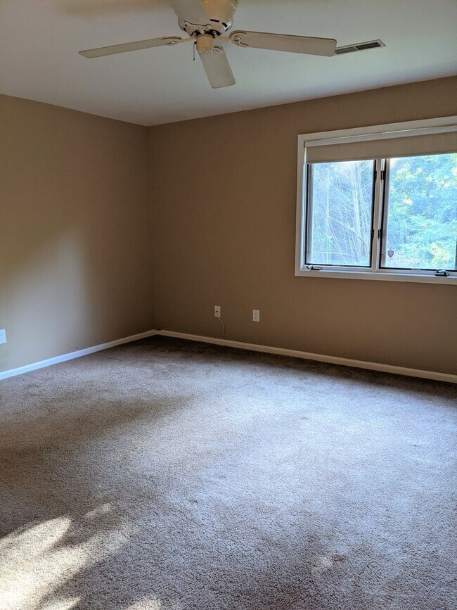 Building Photo - 2+BR/3BA with Loft in Pike Creek!