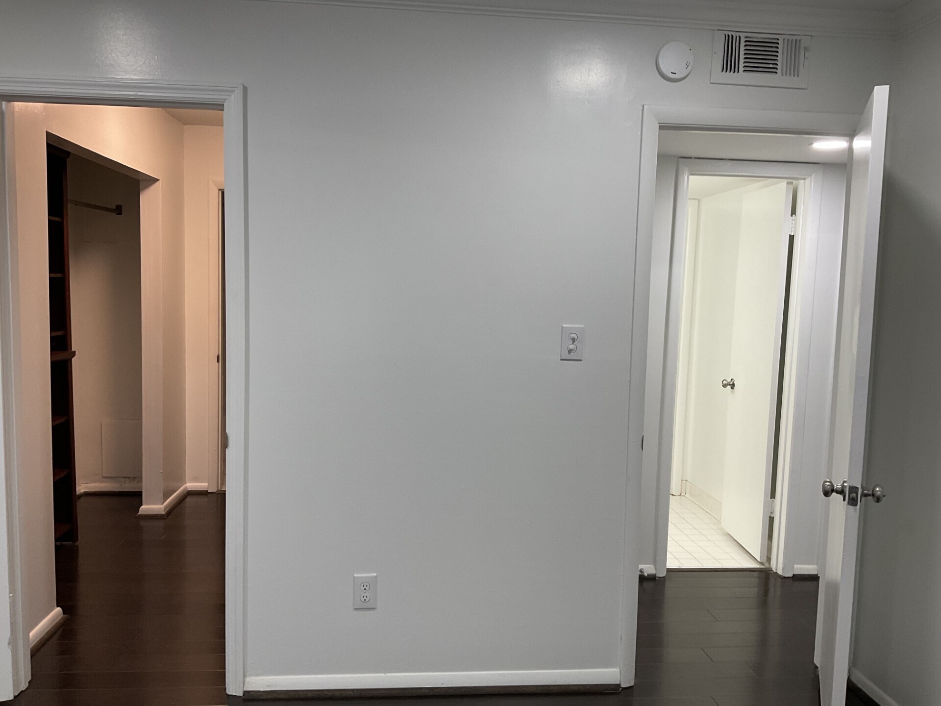 Building Photo - 1001 Woodland Vlg