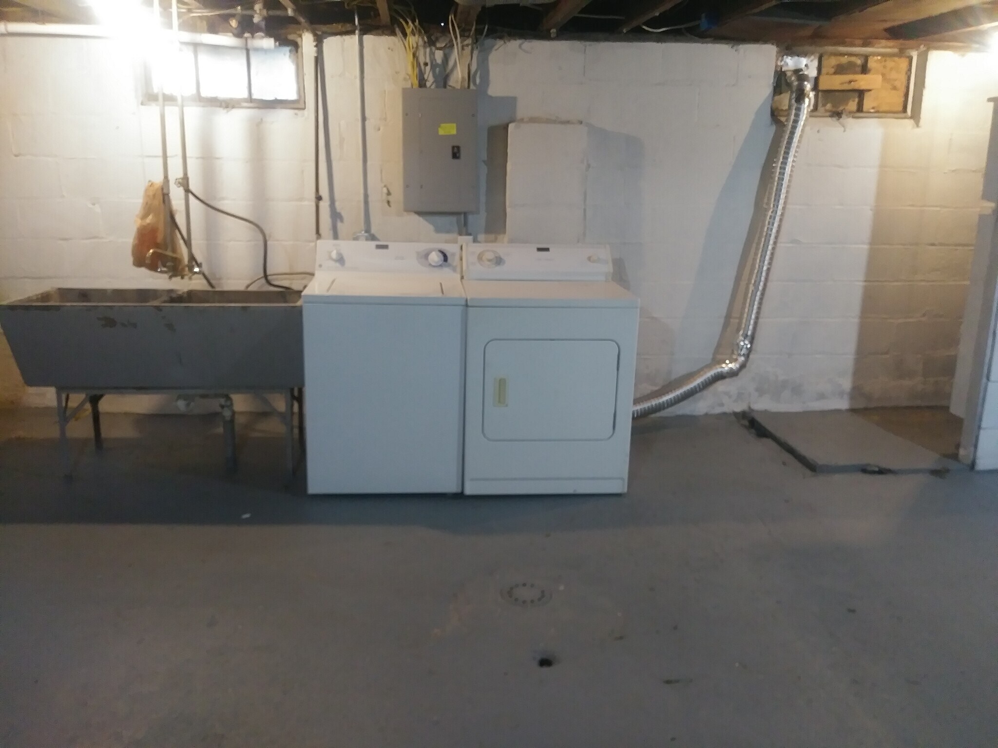 Building Photo - 592 E Montcalm St