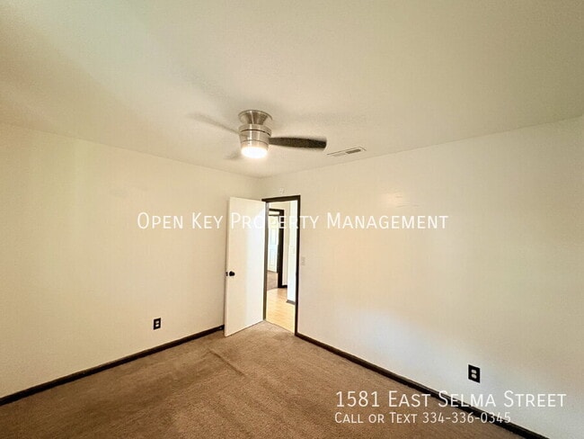 Building Photo - 1581 E Selma St