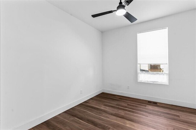 Building Photo - 598 Formwalt St SW