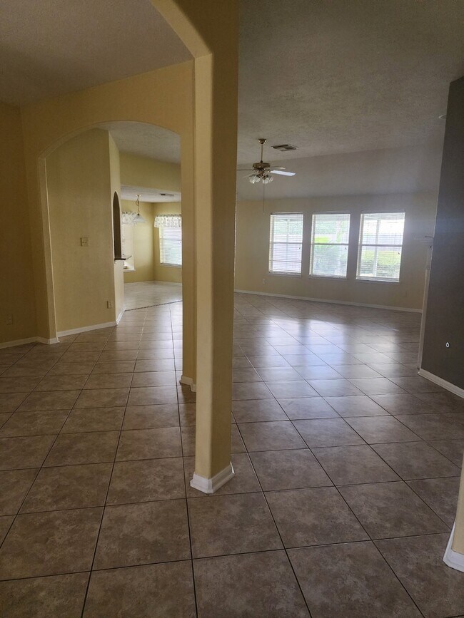 Building Photo - 2314 Hannover Way