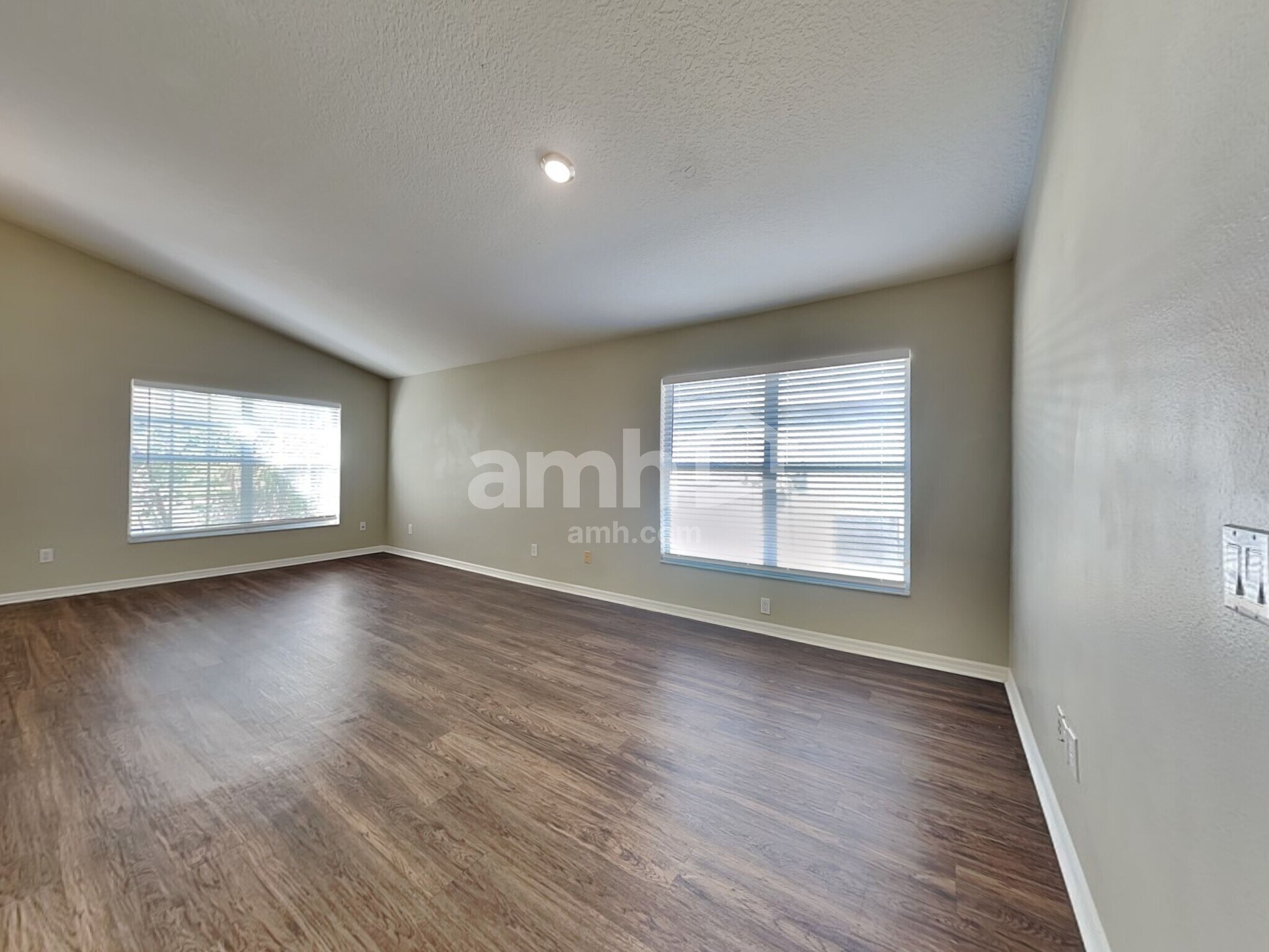 Building Photo - 15104 Shaw Rd