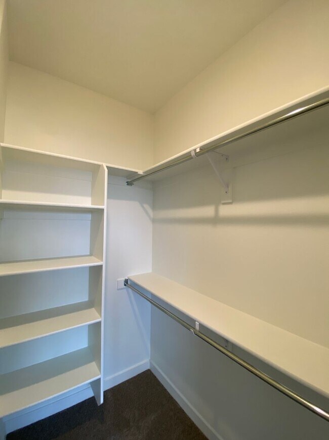 Building Photo - Beautiful Newer Rockwell Ranch Townhome (End Unit)
