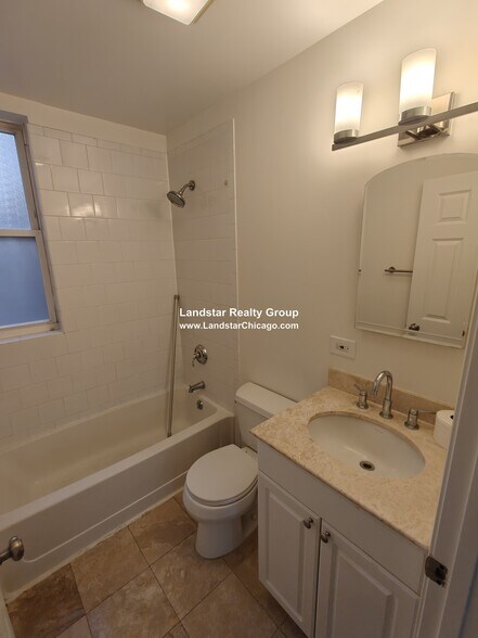 Building Photo - 4946 N Ridgeway Ave