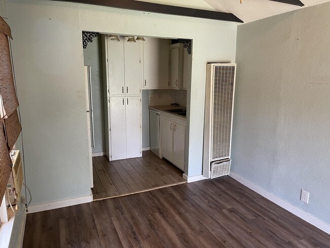 Building Photo - 907 Sunset Terrace