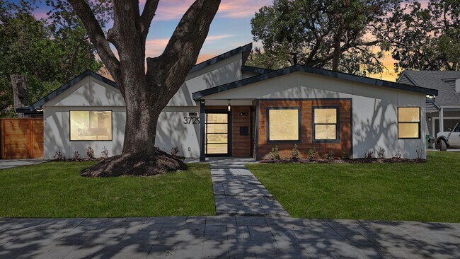 Building Photo - 3729 Rio Vista St