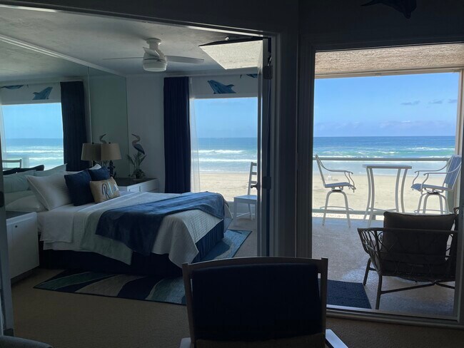 Building Photo - 3755 Ocean Front Walk
