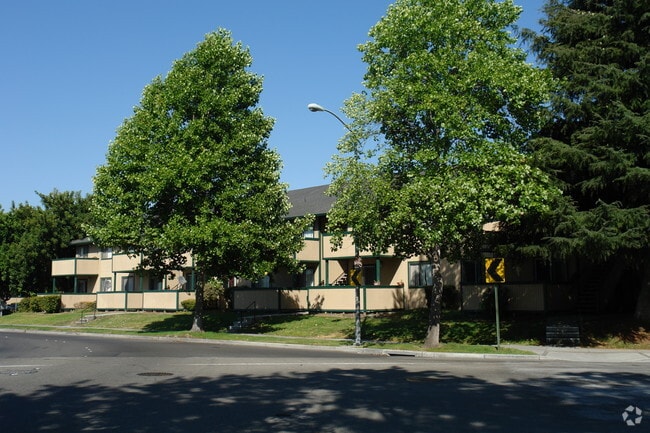 Primary Photo - Crossroads Village