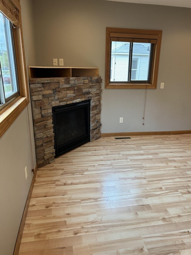 Building Photo - 313 9th Ave