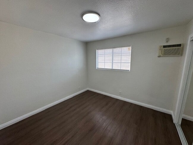 Building Photo - 2425 W Cameron St