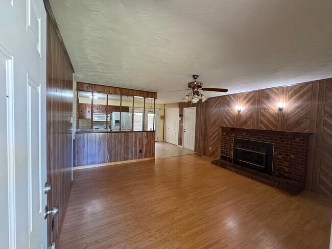 Building Photo - 4221 Valley Cir