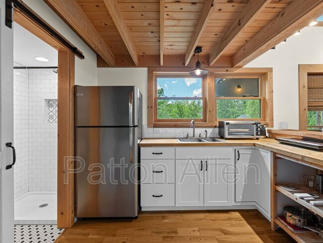 Building Photo - 81 5th Ave