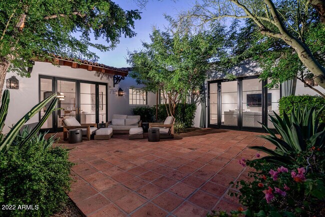 Building Photo - 6723 N Desert Fairways Dr