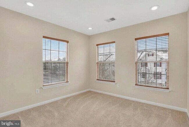 Building Photo - 21758 Flora Springs Terrace