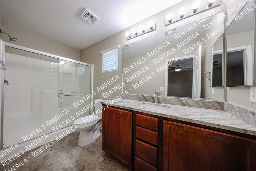 Building Photo - 2472 E Boston St