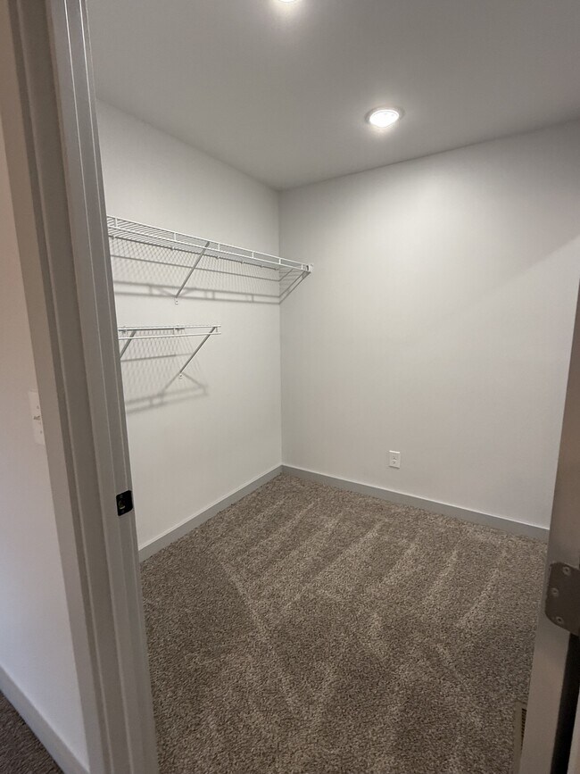 Building Photo - 217 Geren Dr