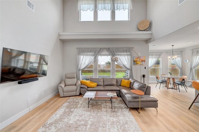 Building Photo - 317 Rock Knl St