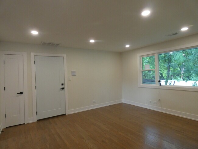 Building Photo - 241 S Small Ave