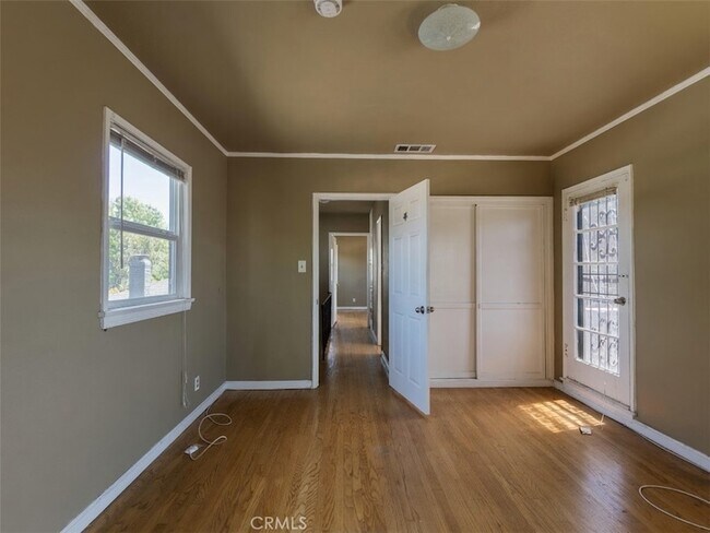 Building Photo - 3907 Edgehill Dr
