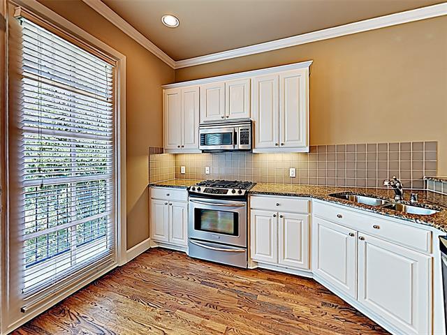 Building Photo - 2821 Parmer Ave