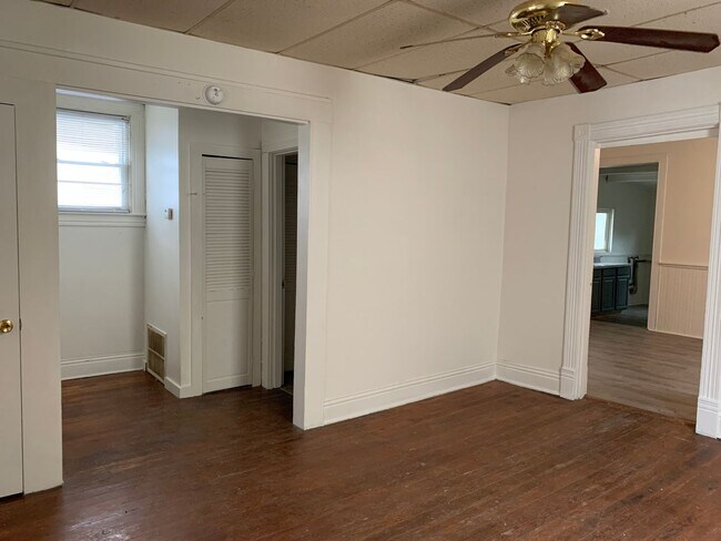 Building Photo - Coming soon- Spacious 2 bedroom home in Po...