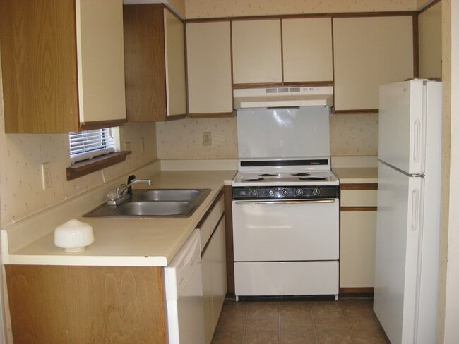 Building Photo - **Application Pending!! -LITTLE COUNTRY OFF SKIDAWAY